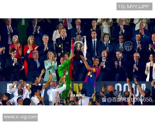 国王杯惊现冷门拜仁与里昂激战成平局转会风波引发热议