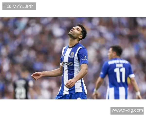 欧联杯精彩对决波尔图与那不勒斯激战成平局引发全场热烈反响 欧联杯精彩对决波尔图与那不勒斯激战成平局引发全场热烈反响