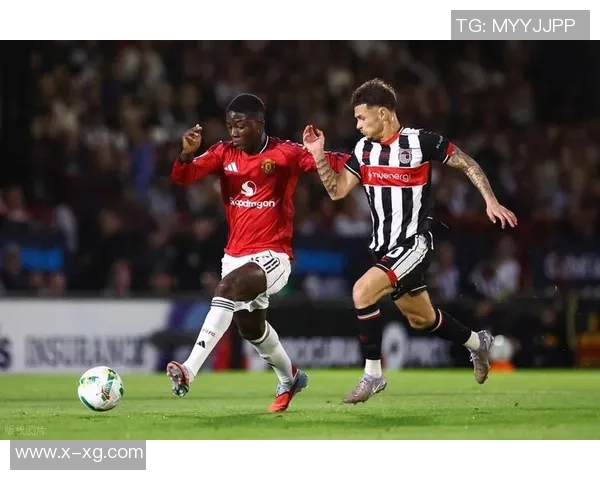 英超赛场惊现冷门曼联大胜那不勒斯引发全场欢呼